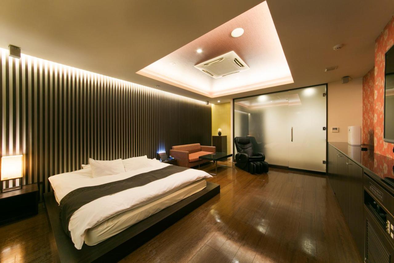 Hotel Lotus Toyonaka (Adults Only) Osaka Ngoại thất bức ảnh