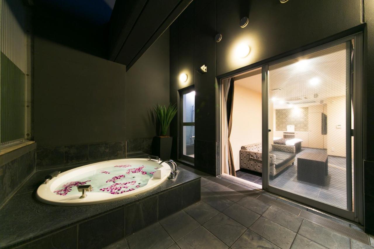 Hotel Lotus Toyonaka (Adults Only) Osaka Ngoại thất bức ảnh